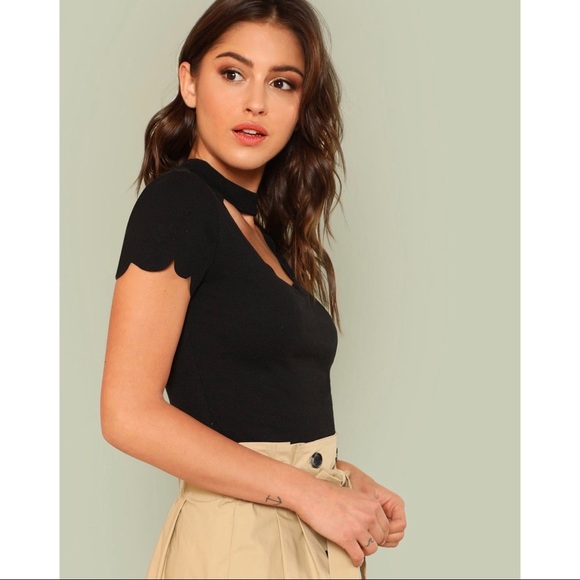 🚫SALE🚫 NWOT Black scallop choker top - Picture 2 of 6